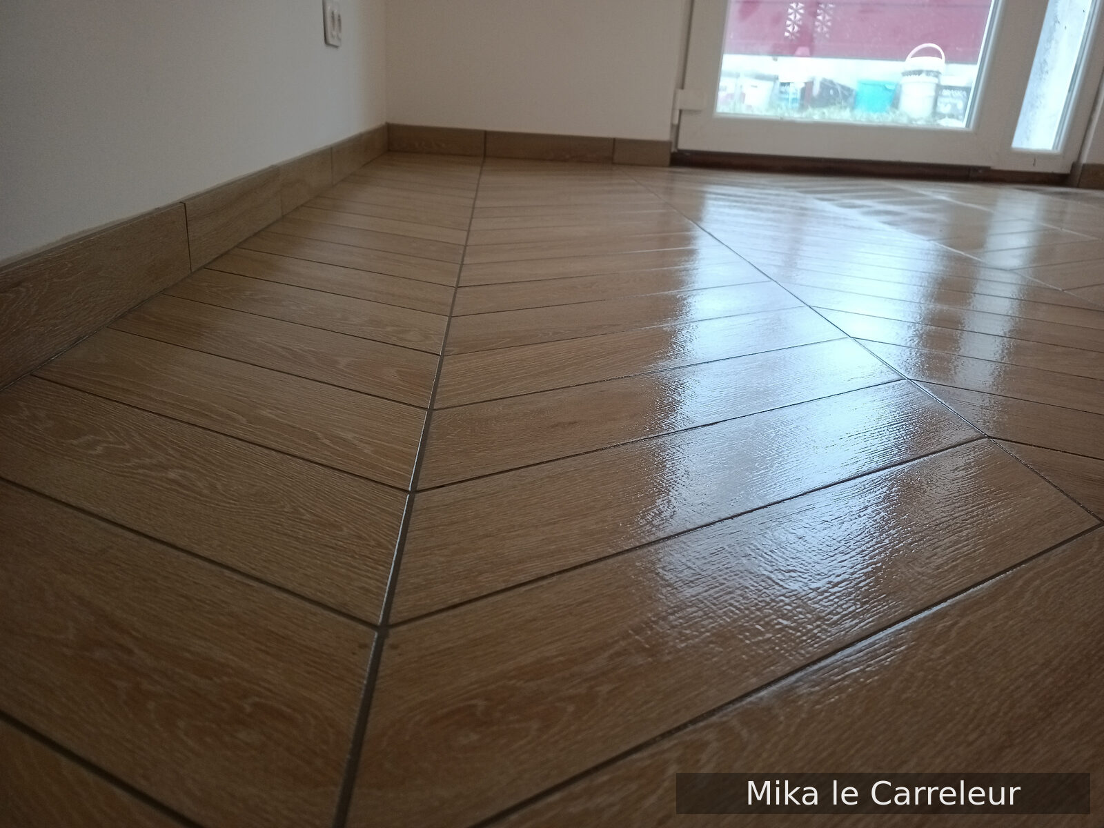 Pose de carrelage — sol intérieur : Carrelage effet parquet chevrons à Haute-Marne